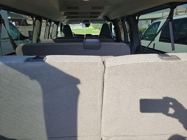 2025 GMC Savana Passenger RWD 3500 Extended Wheelbase LT