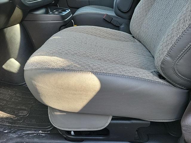 2025 GMC Savana Passenger RWD 3500 Extended Wheelbase LT