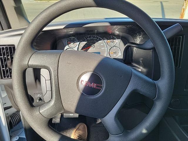 2025 GMC Savana Passenger RWD 3500 Extended Wheelbase LT