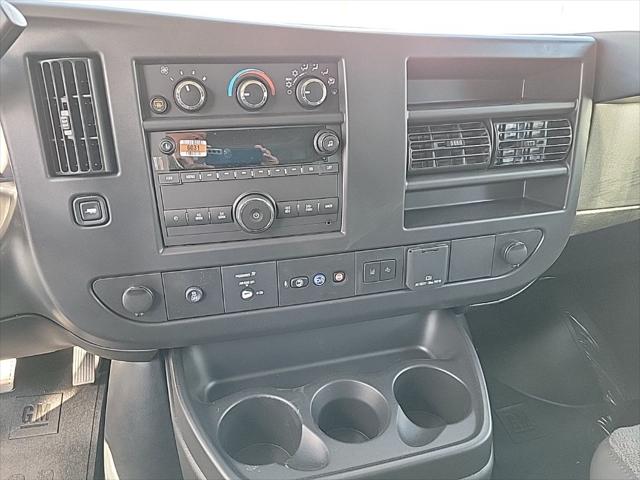 2025 GMC Savana Passenger RWD 3500 Extended Wheelbase LT
