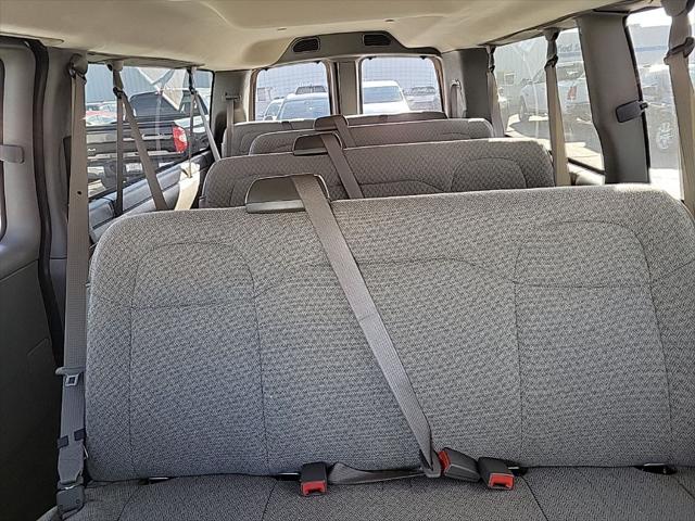 2025 GMC Savana Passenger RWD 3500 Extended Wheelbase LT