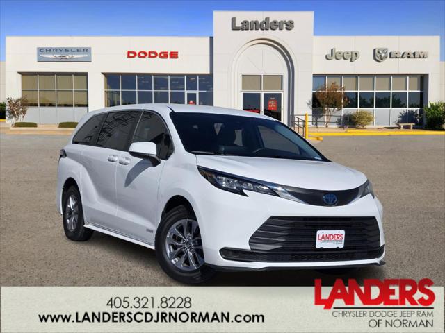 2021 Toyota Sienna LE 2021 Toyota Sienna LE