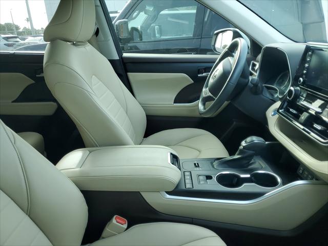 2022 Toyota Highlander Hybrid XLE 2022 Toyota Highlander Hybrid XLE