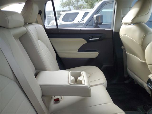 2022 Toyota Highlander Hybrid XLE 2022 Toyota Highlander Hybrid XLE