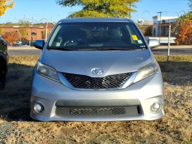 2017 Toyota Sienna SE Premium 8-Passenger 2017 Toyota Sienna SE Premium 8-Passenger