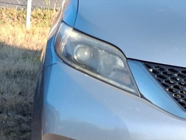 2017 Toyota Sienna SE Premium 8-Passenger 2017 Toyota Sienna SE Premium 8-Passenger