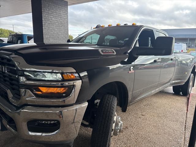 2025 RAM 3500 Tradesman Crew Cab 4x4 8 Box 2025 RAM 3500 Tradesman Crew Cab 4x4 8 Box