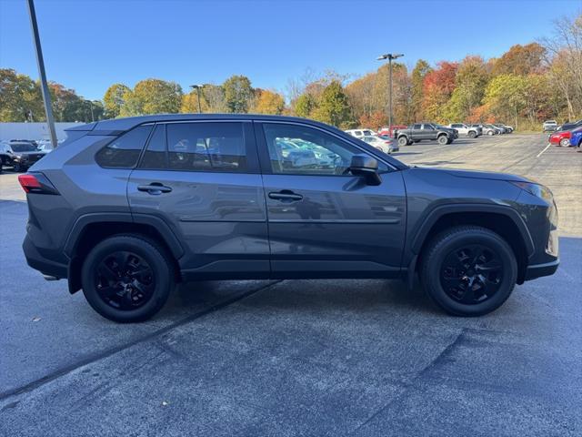 2022 Toyota RAV4 LE 2022 Toyota RAV4 LE