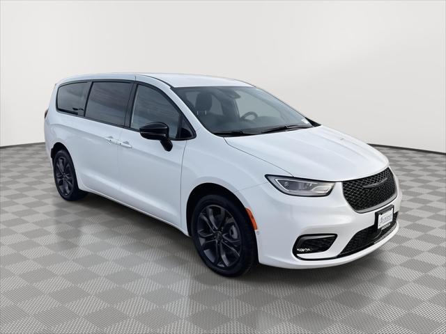 2026 Chrysler Pacifica Select AWD