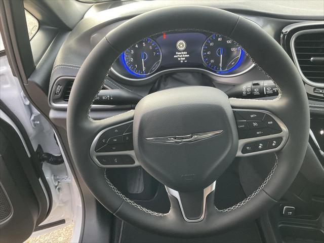 2026 Chrysler Pacifica Select AWD