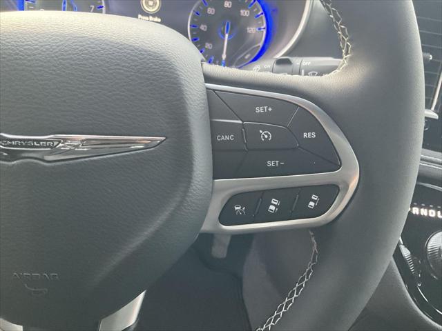 2026 Chrysler Pacifica Select AWD