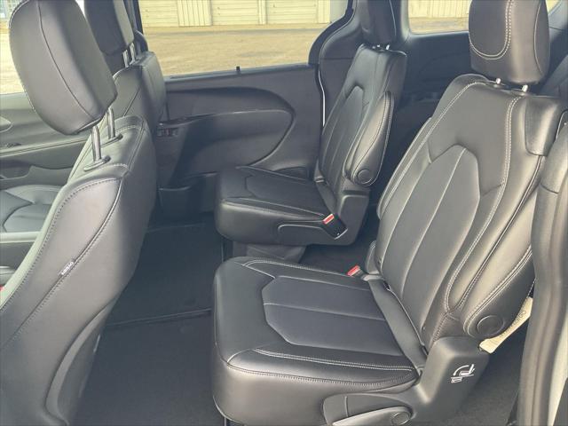 2026 Chrysler Pacifica Select AWD