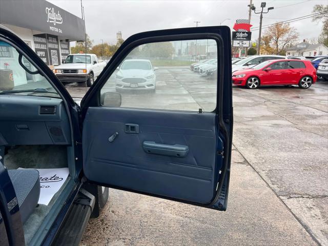 1994 Toyota 4WD Trucks DX Short Bed