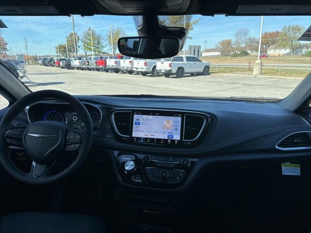 2026 Chrysler Pacifica Select AWD