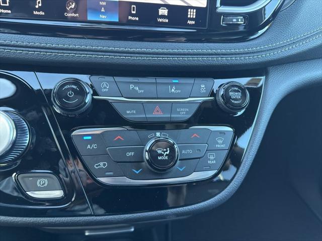 2026 Chrysler Pacifica Select AWD