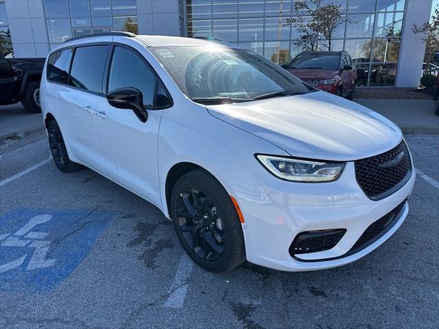 2026 Chrysler Pacifica Select AWD