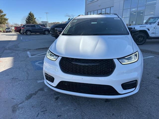 2026 Chrysler Pacifica Select AWD