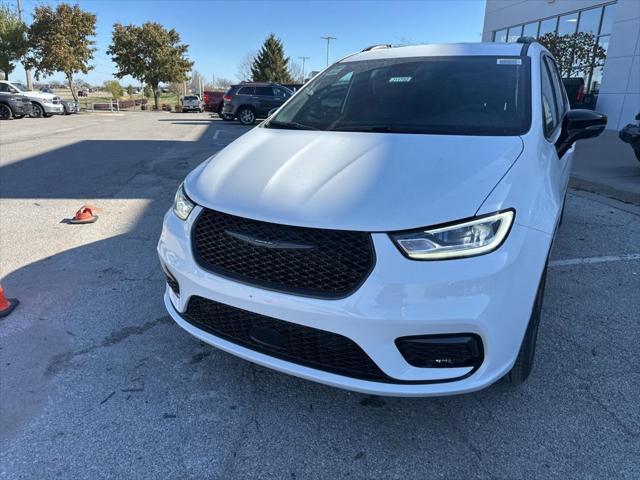 2026 Chrysler Pacifica Select AWD