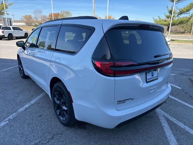 2026 Chrysler Pacifica Select AWD