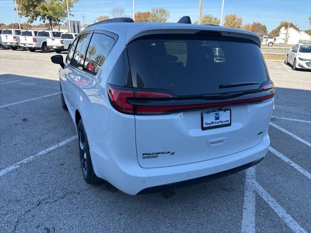 2026 Chrysler Pacifica Select AWD