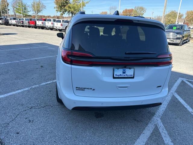 2026 Chrysler Pacifica Select AWD