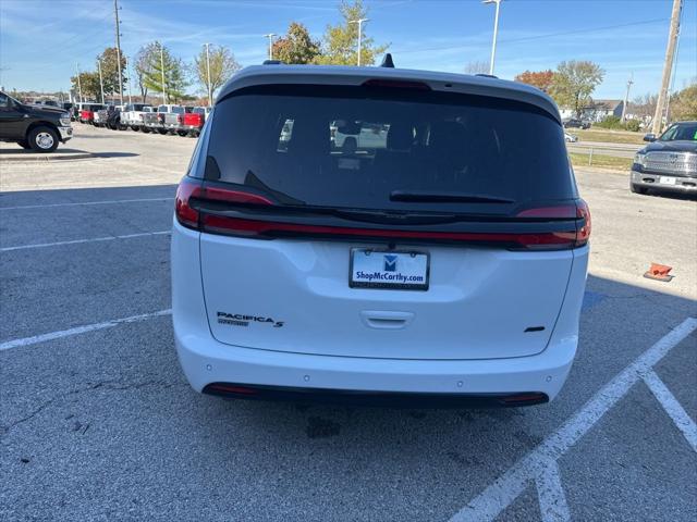 2026 Chrysler Pacifica Select AWD