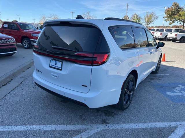 2026 Chrysler Pacifica Select AWD