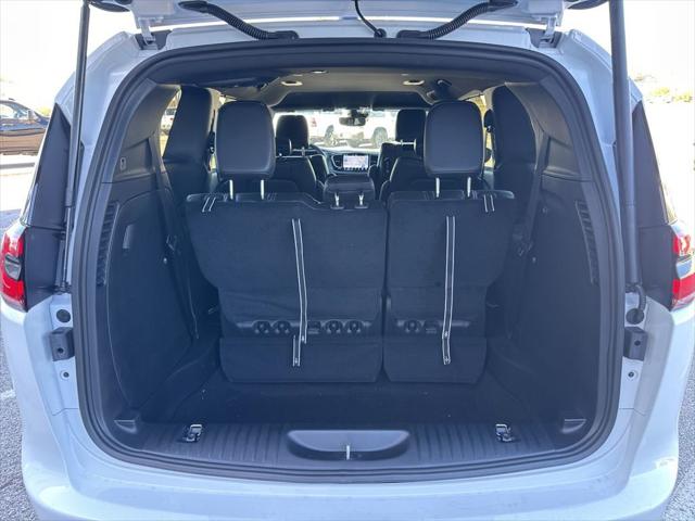 2026 Chrysler Pacifica Select AWD