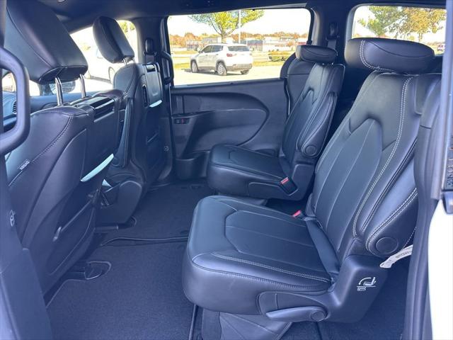 2026 Chrysler Pacifica Select AWD