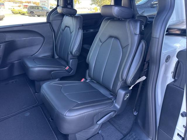 2026 Chrysler Pacifica Select AWD