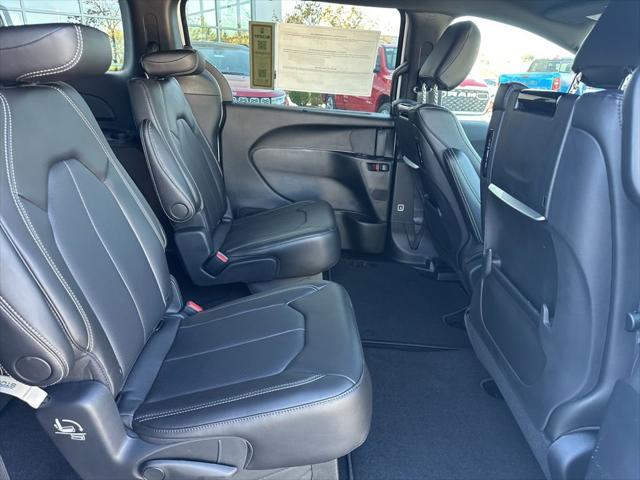 2026 Chrysler Pacifica Select AWD