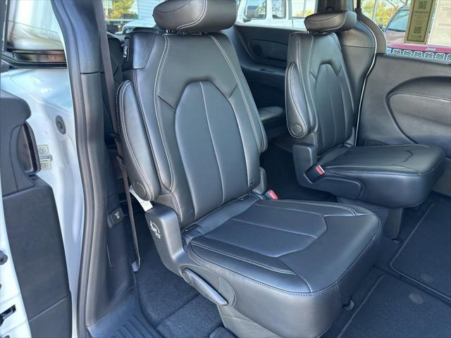 2026 Chrysler Pacifica Select AWD