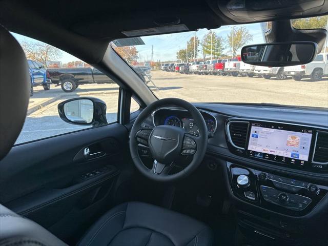 2026 Chrysler Pacifica Select AWD