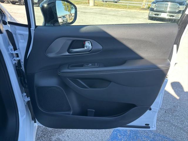 2026 Chrysler Pacifica Select AWD