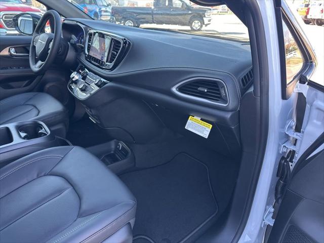 2026 Chrysler Pacifica Select AWD