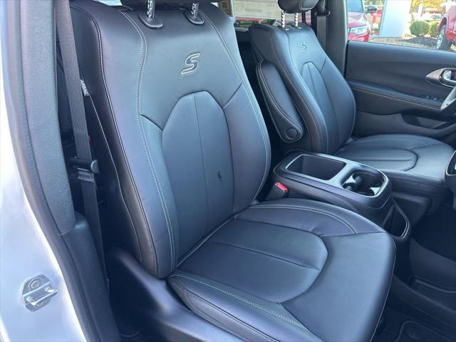 2026 Chrysler Pacifica Select AWD