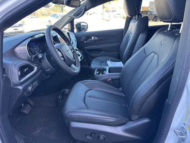 2026 Chrysler Pacifica Select AWD