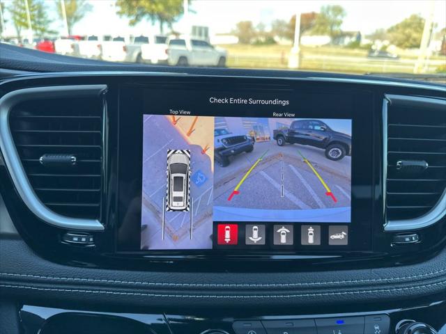 2026 Chrysler Pacifica Select AWD