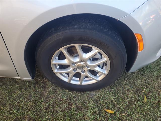 2022 Chrysler Voyager LX 2022 Chrysler Voyager LX