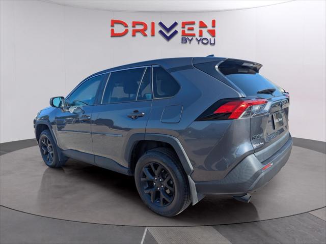 2022 Toyota RAV4 LE 2022 Toyota RAV4 LE