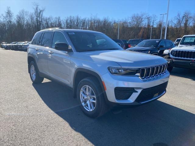 2025 Jeep Grand Cherokee GRAND CHEROKEE LAREDO X 4X4