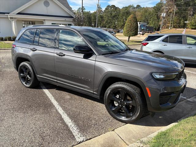 2023 Jeep Grand Cherokee Altitude 4x4 2023 Jeep Grand Cherokee Altitude 4x4