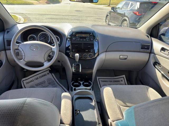 2004 Toyota Sienna LE
