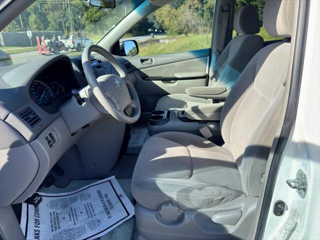 2004 Toyota Sienna LE