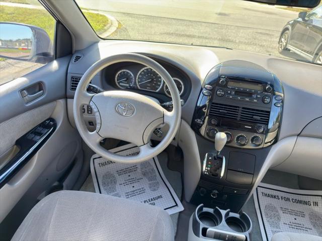 2004 Toyota Sienna LE