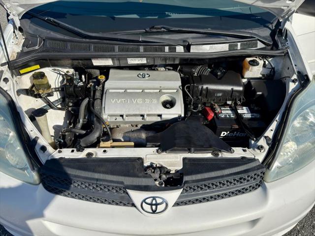 2004 Toyota Sienna LE