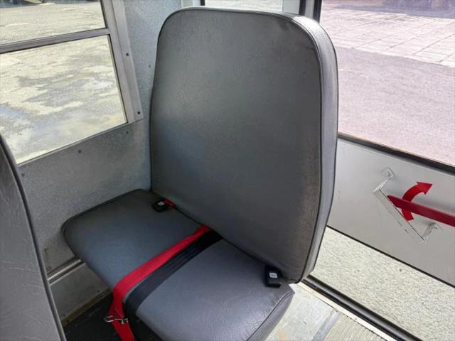 2002 Chevrolet Express Cutaway Base