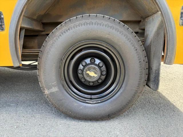 2002 Chevrolet Express Cutaway Base
