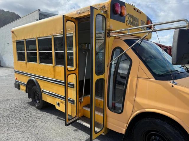 2002 Chevrolet Express Cutaway Base