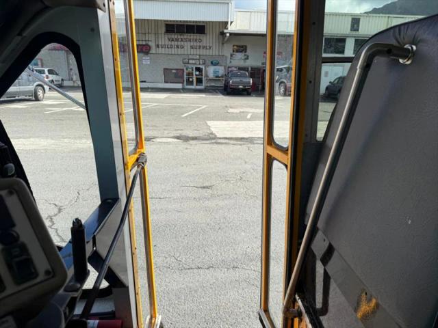 2002 Chevrolet Express Cutaway Base